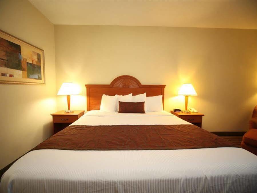 Best Western Plus Edison Inn Гарнер Экстерьер фото